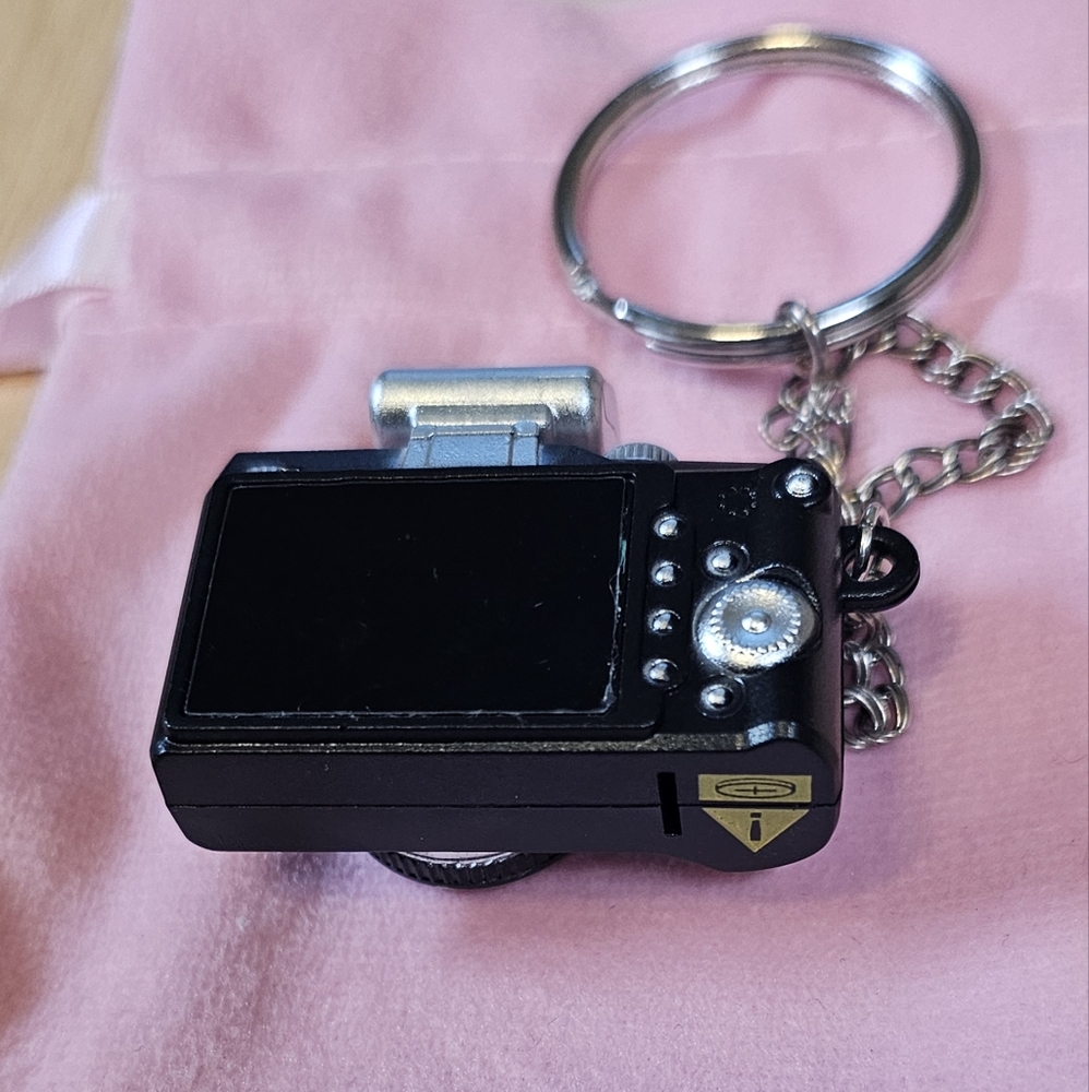 New✨️Mini Camera Keychain - Picture 5 of 9